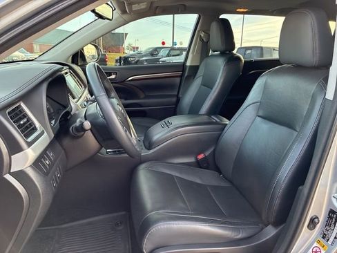 Used 2016 Toyota Highlander Limited image 19
