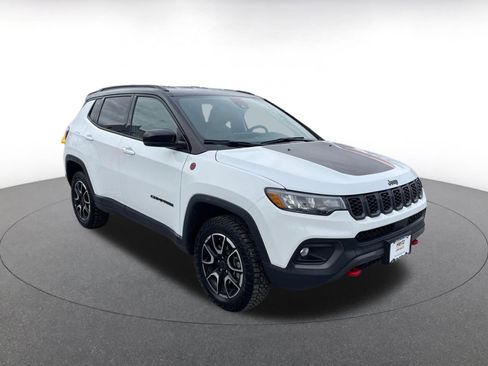 Used 2025 Jeep Compass Trailhawk image 1