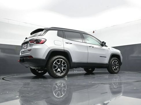 New 2026 Jeep Compass Trailhawk w/ Sun, Sound & Navigation Group AWD/4WD image 47