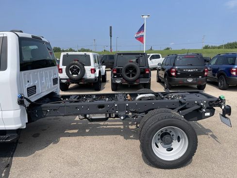 New 2025 Ford F550 4x4 Regular Cab Super Duty image 34
