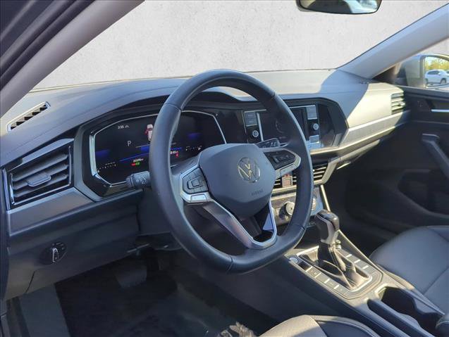 Certified 2024 Volkswagen Jetta SE w/ Panoramic Sunroof Package FWD image 17