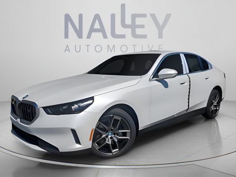Used 2025 BMW i5 eDrive40i w/ Premium Package RWD image 1