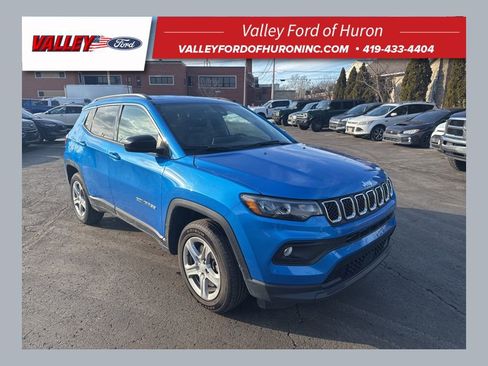 Used 2023 Jeep Compass Latitude w/ Convenience Group image 1