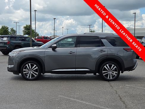 Used 2025 Nissan Pathfinder Platinum w/ Cargo Package AWD/4WD image 3