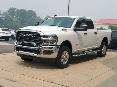Used 2026 RAM 2500 Big Horn AWD/4WD image 2