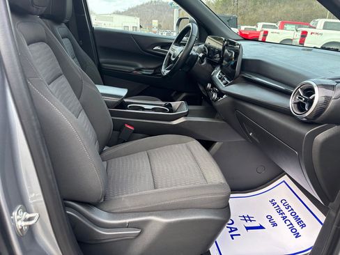 Used 2025 Chevrolet Equinox LT w/ Safety and Technology Package image 13