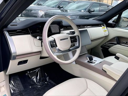 New 2026 Land Rover Range Rover Long Wheelbase SE AWD/4WD image 10
