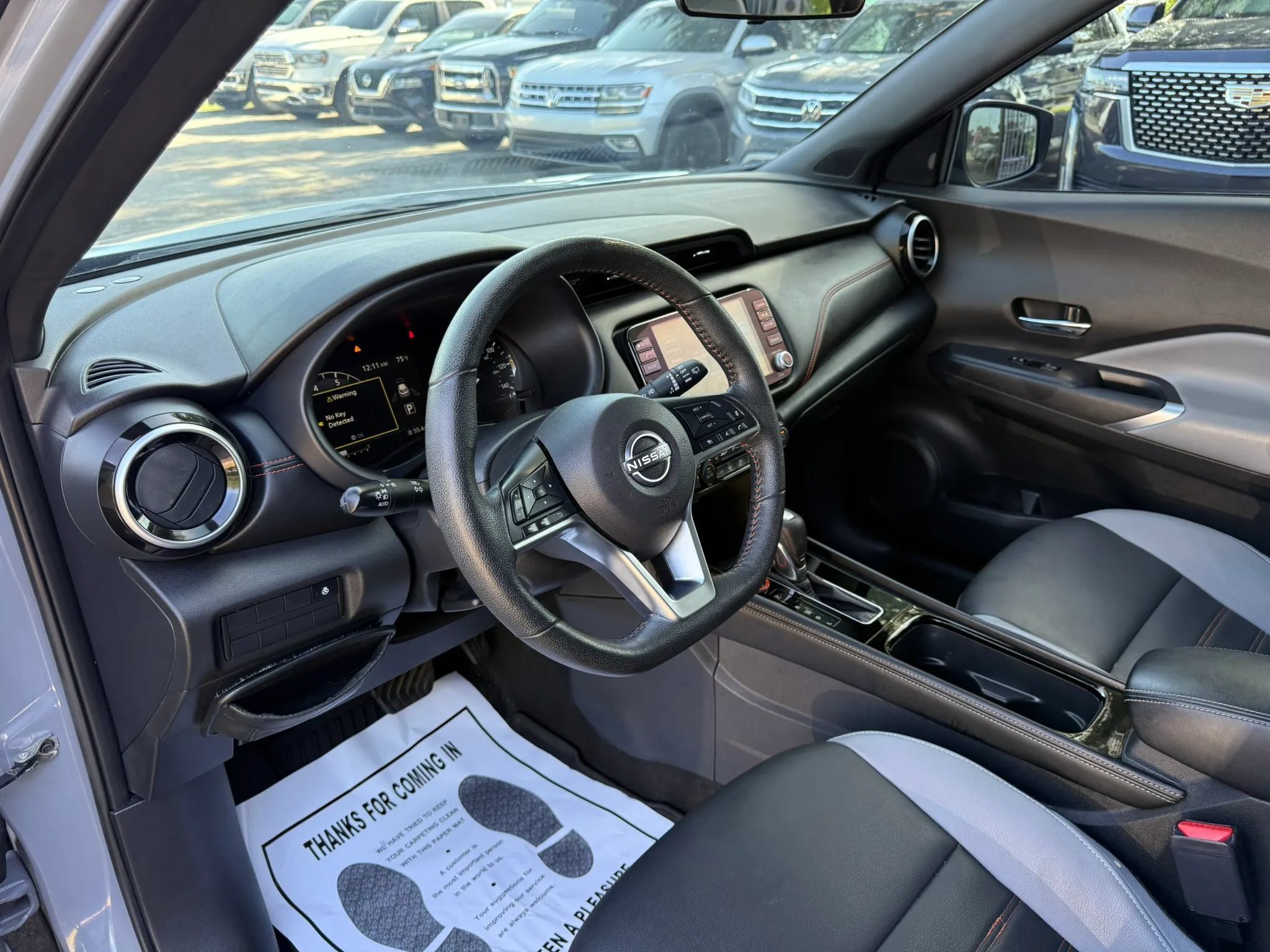 Used 2023 Nissan Kicks SR w/ SR Premium Package FWD image 11