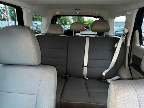 Used 2010 Ford Escape XLT AWD/4WD image 11