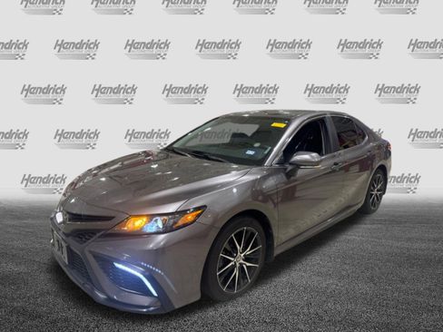 Used 2022 Toyota Camry SE w/ Convenience Package FWD image 14