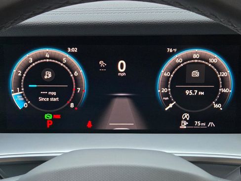 Certified 2025 Volkswagen Tiguan SE R-Line AWD/4WD image 26