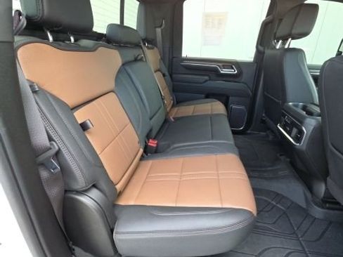 Used 2024 Chevrolet Silverado 2500 High Country image 17