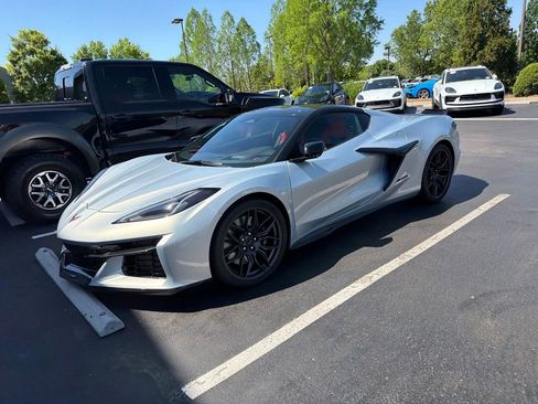 Used 2024 Chevrolet Corvette Z06 RWD image 11