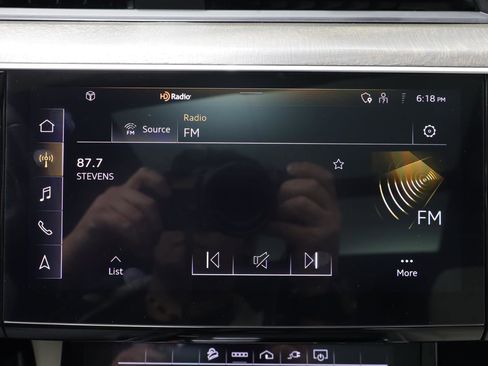 Used 2024 Audi Q8 e-tron Premium Plus w/ Premium Plus Package image 9