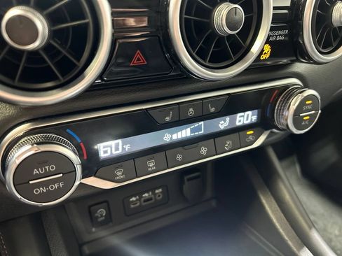 Used 2025 Nissan Sentra SR w/ SR Premium Package FWD image 32