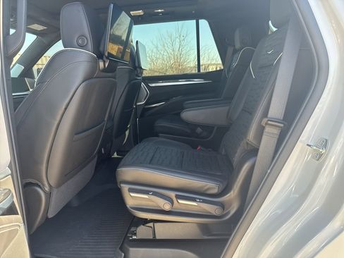 Used 2026 Cadillac Escalade V w/ LPO, ONYX Package image 12
