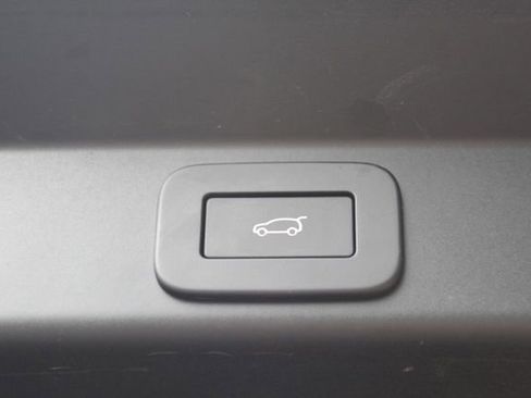 Used 2025 Land Rover Range Rover Sport SE image 24