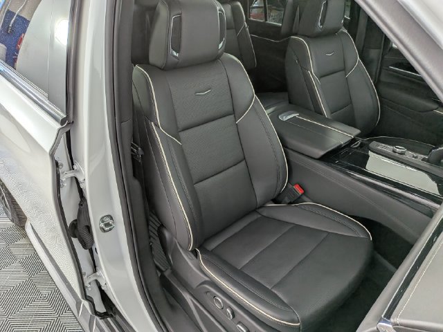 Certified 2024 Cadillac Escalade ESV Sport w/ LPO, ONYX Package AWD/4WD image 33