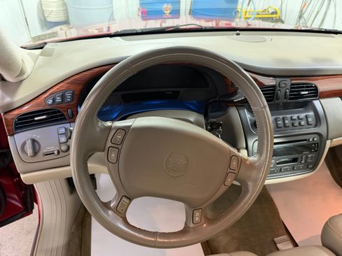 Used 2001 Cadillac De Ville w/ Comfort/Convenience Pkg FWD image 10