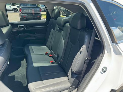 Used 2025 Kia Sorento S w/ Panoramic Sunroof Package FWD image 9