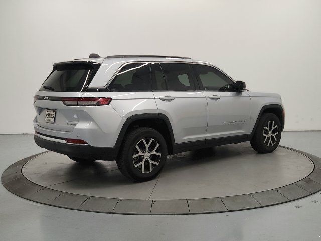 Used 2025 Jeep Grand Cherokee Limited RWD image 8
