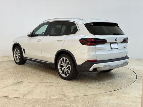 Used 2024 BMW X5 sDrive40i w/ Premium Package RWD image 3