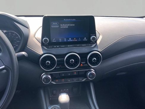 Used 2025 Nissan Sentra SV FWD image 9