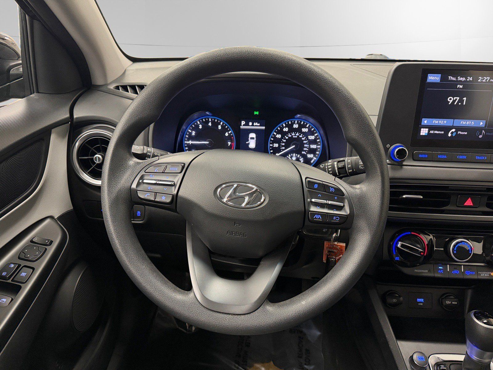 Used 2023 Hyundai Kona SE w/ Cargo Package AWD/4WD image 12