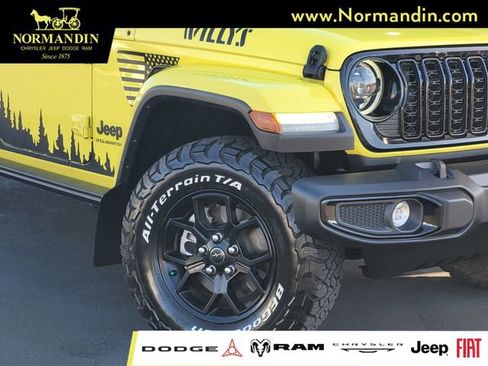 Used 2024 Jeep Gladiator Mojave AWD/4WD image 3