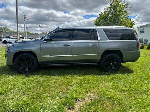 Used 2019 Cadillac Escalade ESV Premium Luxury AWD/4WD image 6