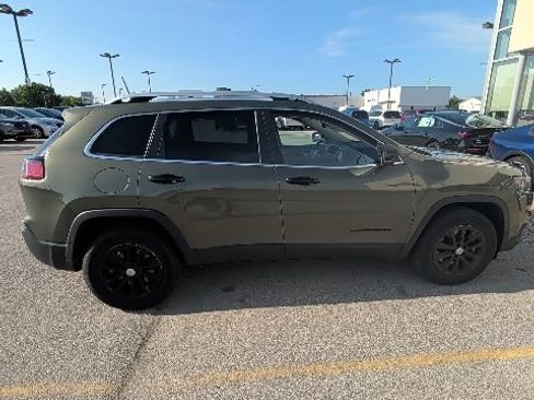 Used 2021 Jeep Cherokee Latitude Lux w/ Comfort/Convenience Group AWD/4WD image 3