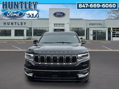 Used 2023 Jeep Wagoneer 4WD w/ Premium Group I image 3