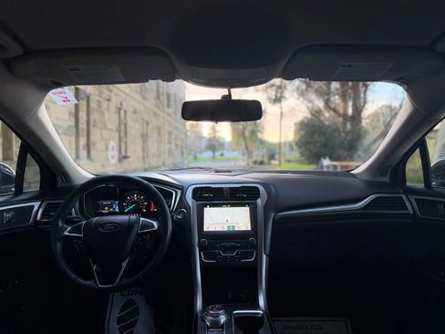 Used 2018 Ford Fusion Energi SE image 11