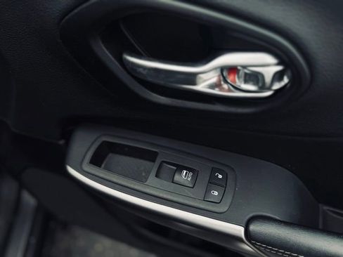 Certified 2022 Jeep Cherokee Limited image 18