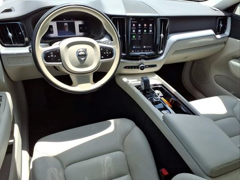 Used 2023 Volvo XC60 B5 Core FWD image 12
