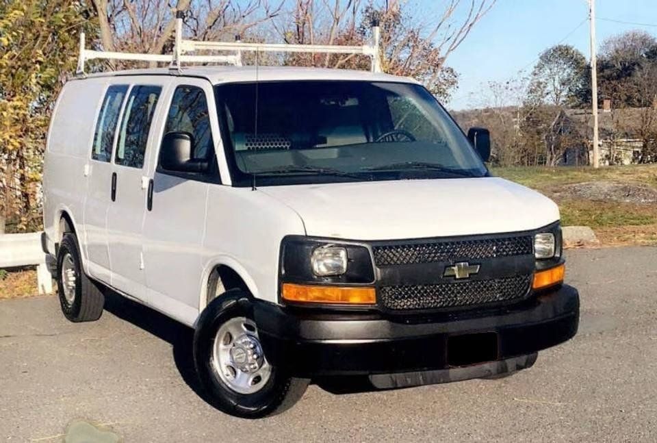 Used 2014 Chevrolet Express 3500 Extended RWD image 2