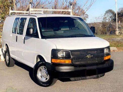 Used 2014 Chevrolet Express 3500 Extended RWD image 2