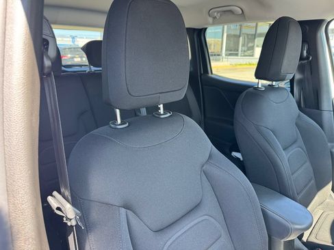 Used 2022 Jeep Renegade Latitude w/ Convenience Group AWD/4WD image 16