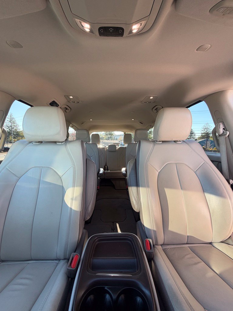 Used 2017 Chrysler Pacifica Touring-L FWD image 22