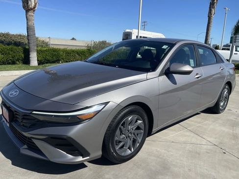 Used 2024 Hyundai Elantra SEL image 4