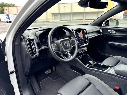 Used 2023 Volvo C40 Recharge Core AWD/4WD image 17