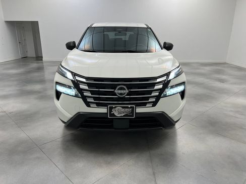 Used 2024 Nissan Rogue S FWD image 3