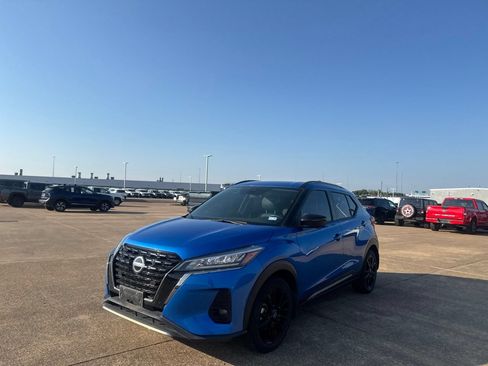 Used 2023 Nissan Kicks SR w/ SR Premium Package FWD image 8