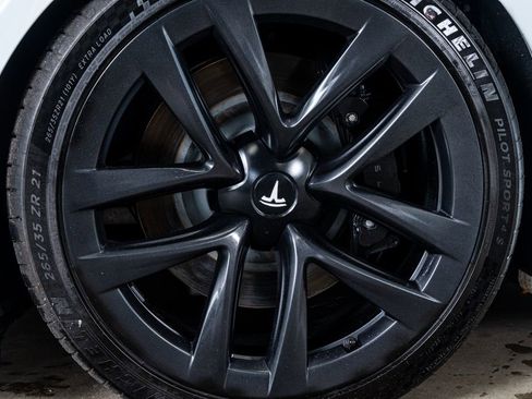 Used 2022 Tesla Model S Plaid image 10