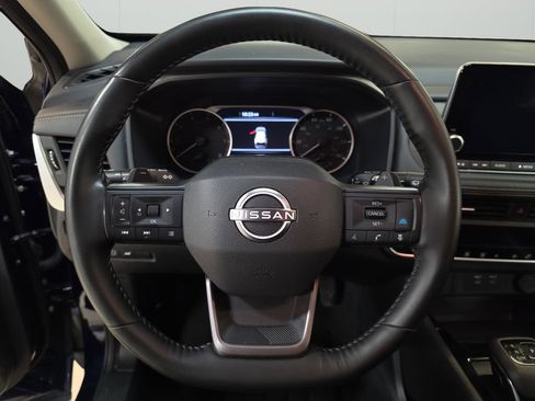 Used 2025 Nissan Rogue SV image 14