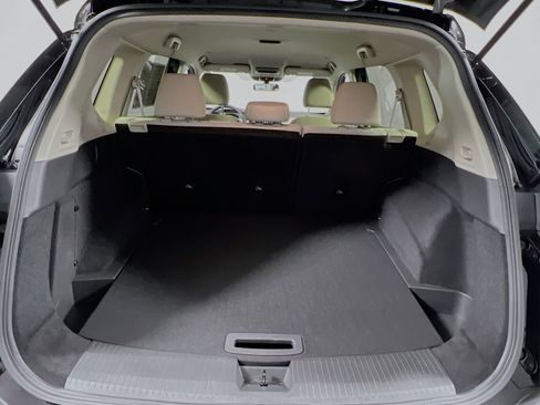 Used 2023 Nissan Rogue SV image 34