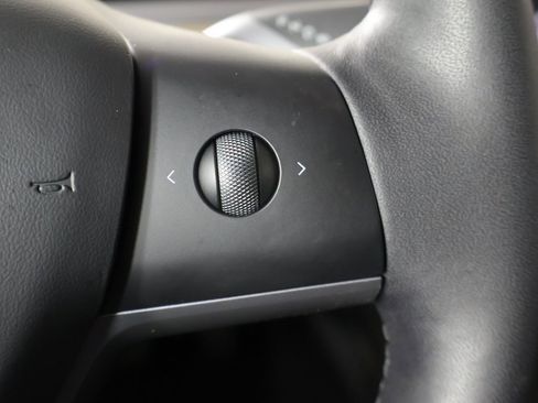 Used 2023 Tesla Model 3 Standard Range image 40