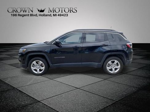Used 2023 Jeep Compass Latitude w/ Convenience Group AWD/4WD image 4