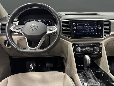 Used 2022 Volkswagen Atlas SE w/ Black Wheel Package FWD image 5