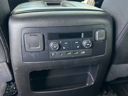 Used 2018 GMC Yukon SLT w/ Premium Edition RWD image 37